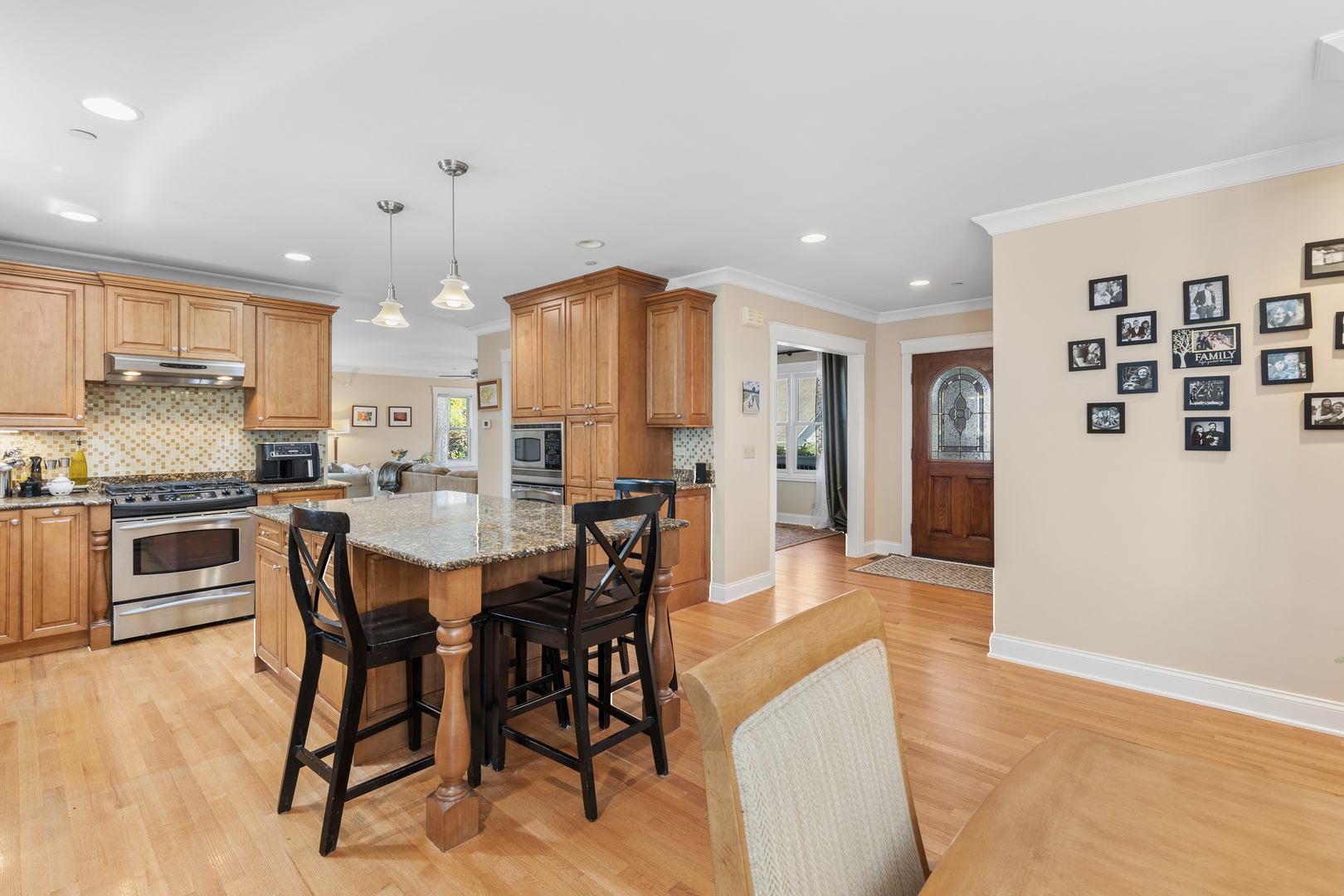 118 Waverly Road Barrington, IL 60010 - Photo 11 of 40