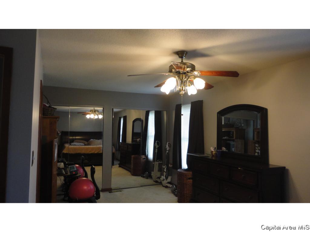 2304 Mayfair Road Springfield, IL 62703 - Photo 14 of 36