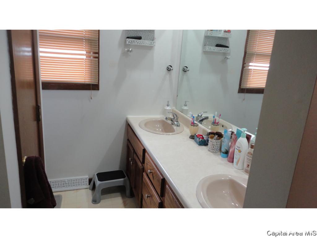 2304 Mayfair Road Springfield, IL 62703 - Photo 16 of 36