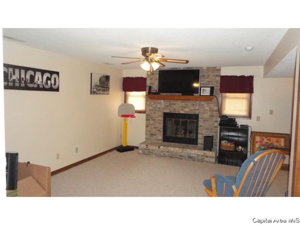 2304 Mayfair Road Springfield, IL 62703 - Photo 20 of 36