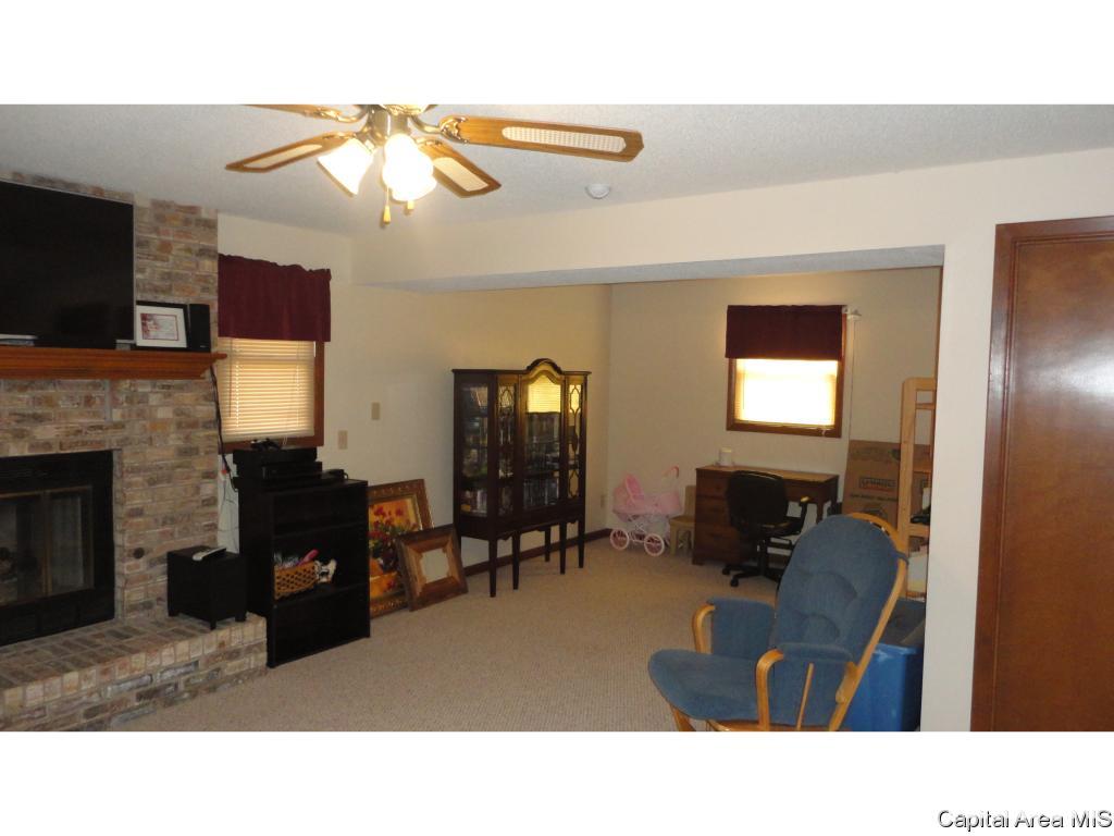 2304 Mayfair Road Springfield, IL 62703 - Photo 21 of 36