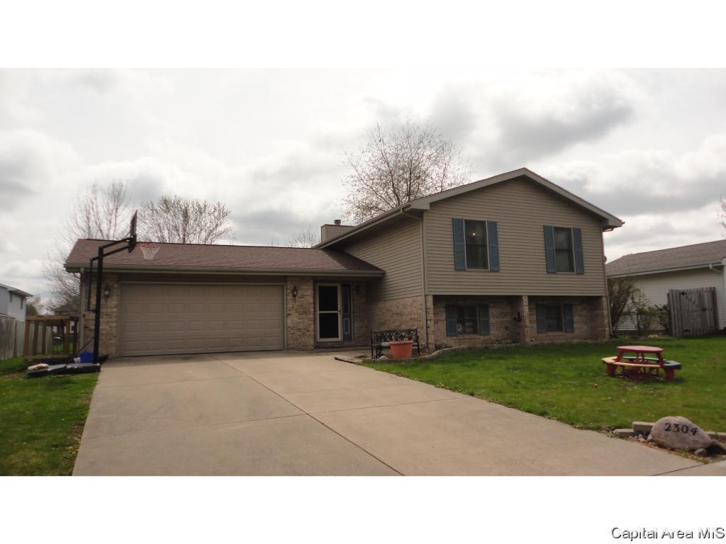 2304 Mayfair Road Springfield, IL 62703 - Photo 4 of 36