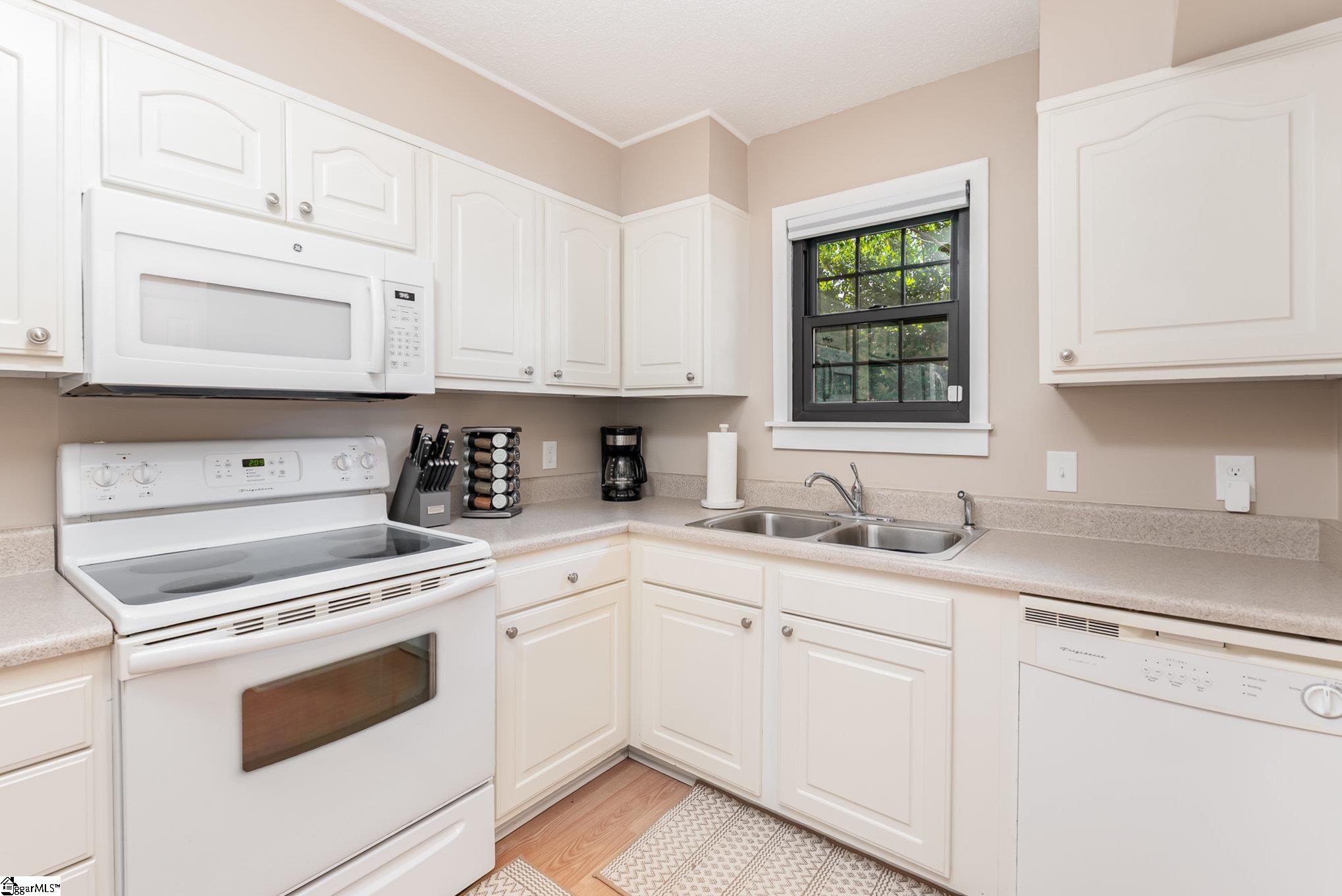 812 Reid School Road, Unit 13 Taylors, SC 29687 - Photo 4 of 26 Gallery Image 4