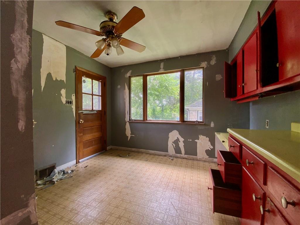 1109 Progress Street McKees Rocks, PA 15136 - Photo 5 of 30 a very nice looking room with a large window