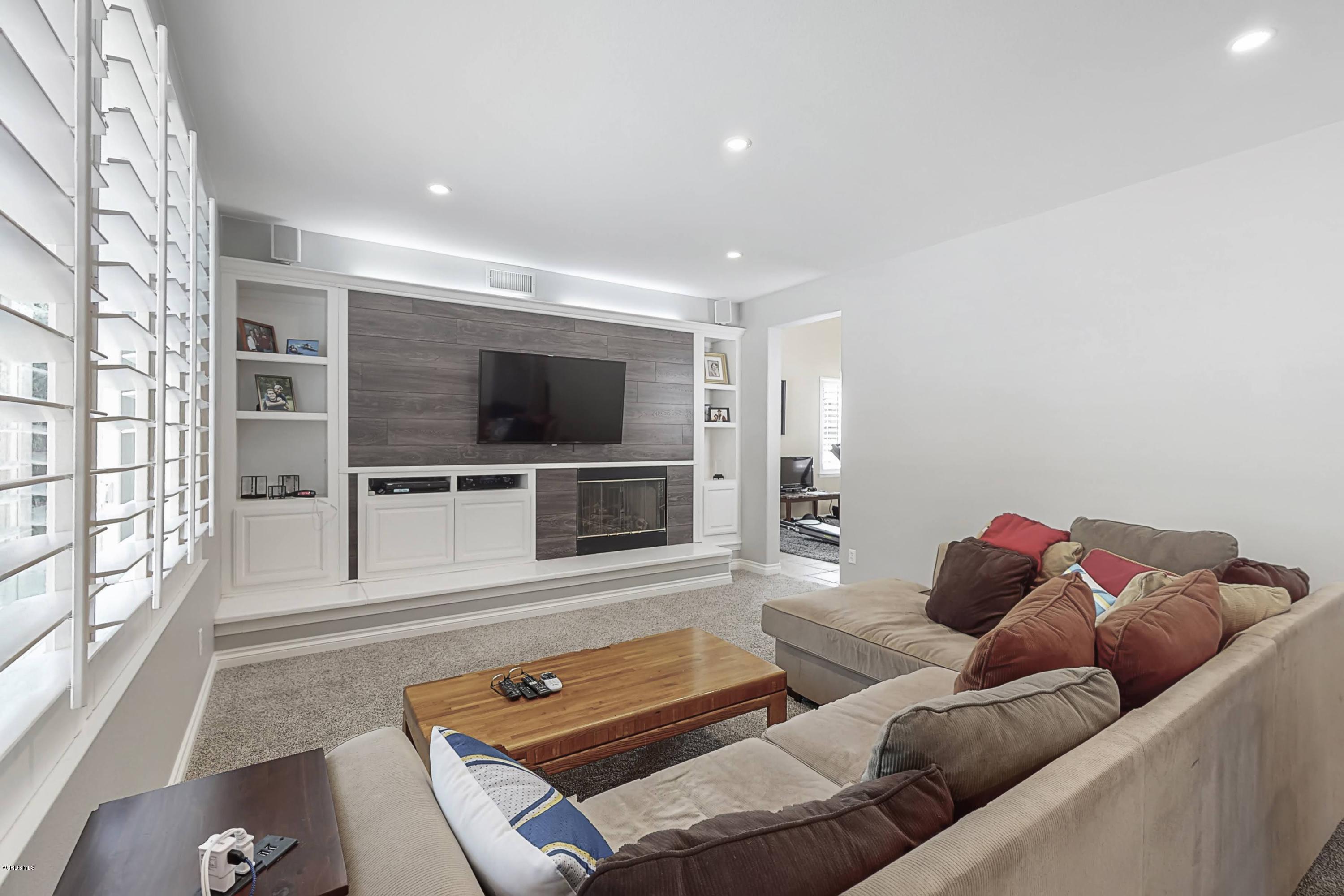 2248 Rudolph Drive Simi Valley, CA 93065 - Photo 25 of 78 2248-Rudolph-Dr-Simi-Valley-CA-93065-Uni