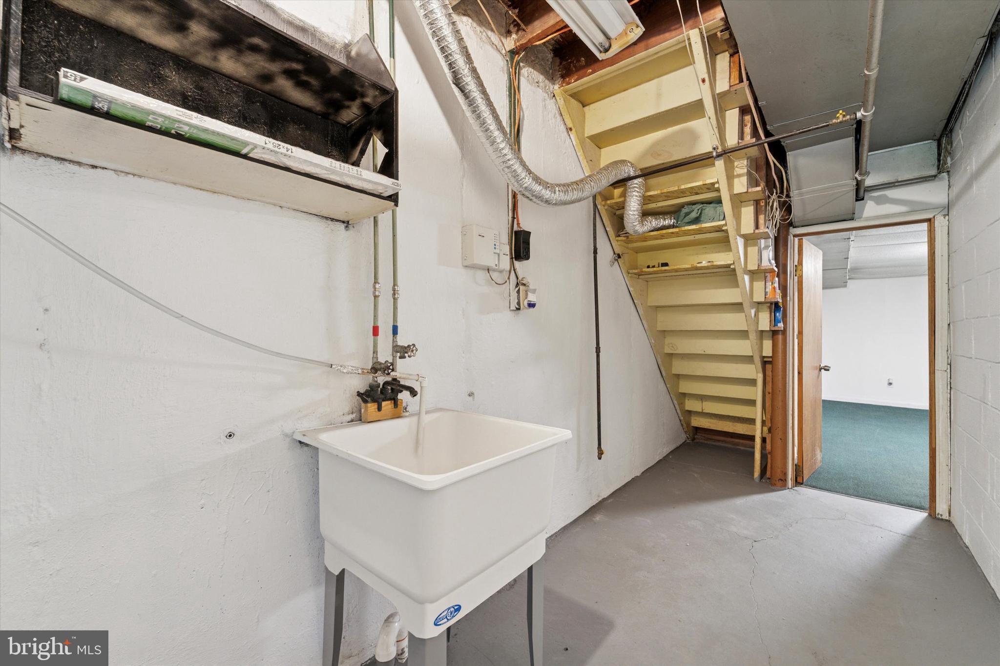 732 East 25th Street Chester, PA 19013 - Photo 21 of 25 a bathroom with a sink and a bathtub