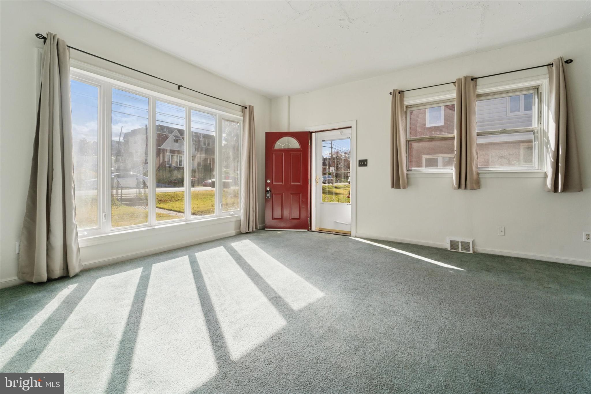 732 East 25th Street Chester, PA 19013 - Photo 3 of 25 an empty room with windows and closet