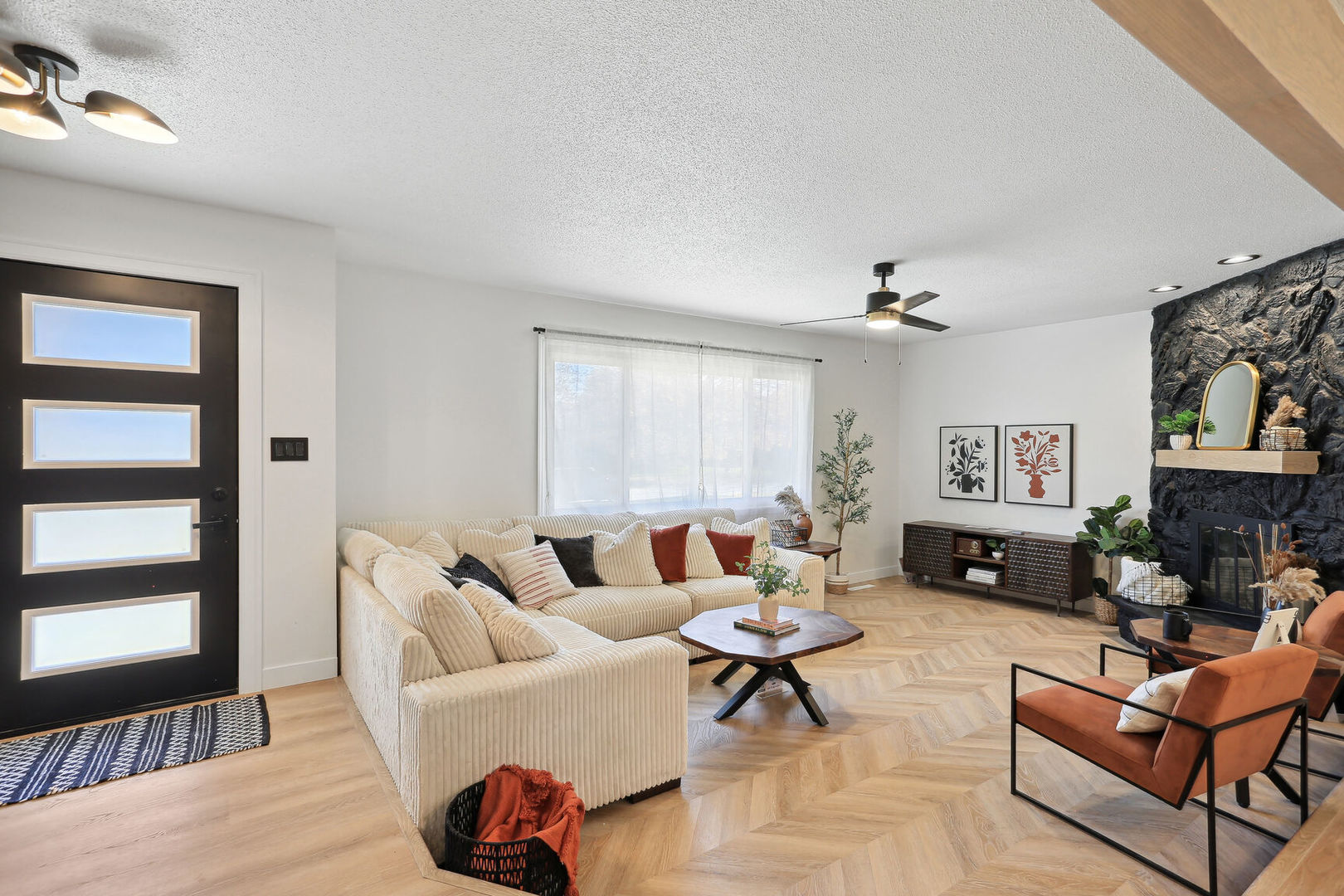 1817 Sadler Drive Champaign, IL 61821 - Photo 5 of 29 a living room with furniture