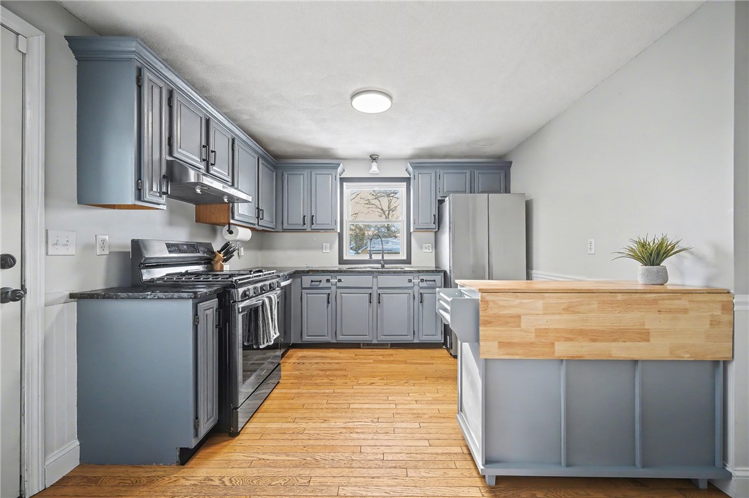 108 Fern Street Warwick, RI 02889 - Photo 3 of 31