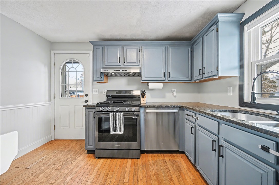 108 Fern Street Warwick, RI 02889 - Photo 4 of 31