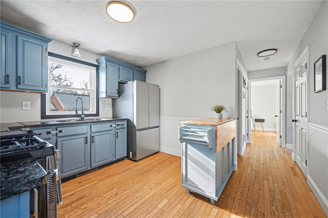 108 Fern Street Warwick, RI 02889 - Photo 5 of 31