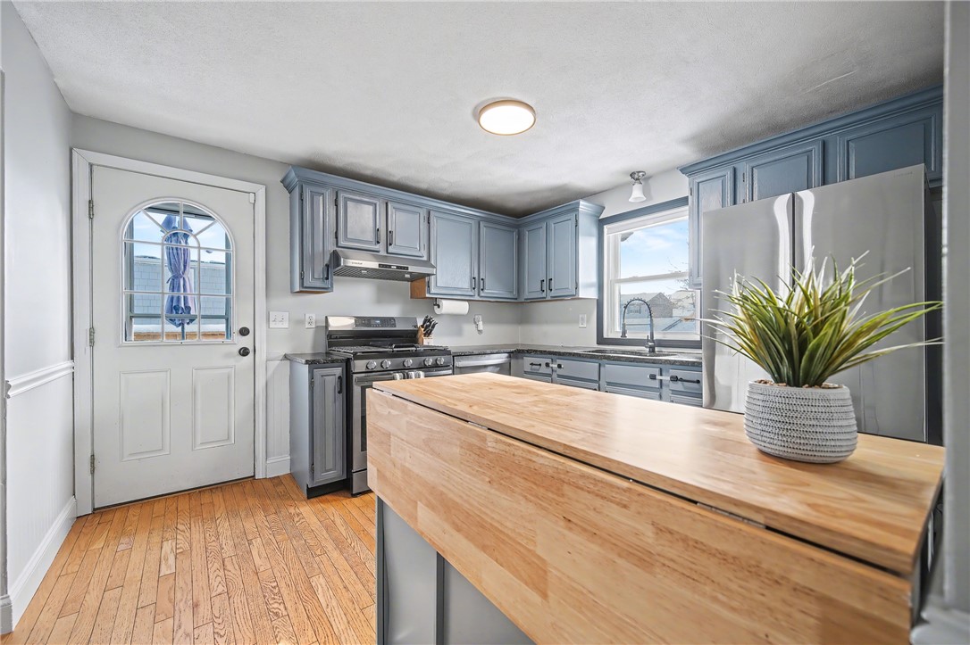 108 Fern Street Warwick, RI 02889 - Photo 6 of 26