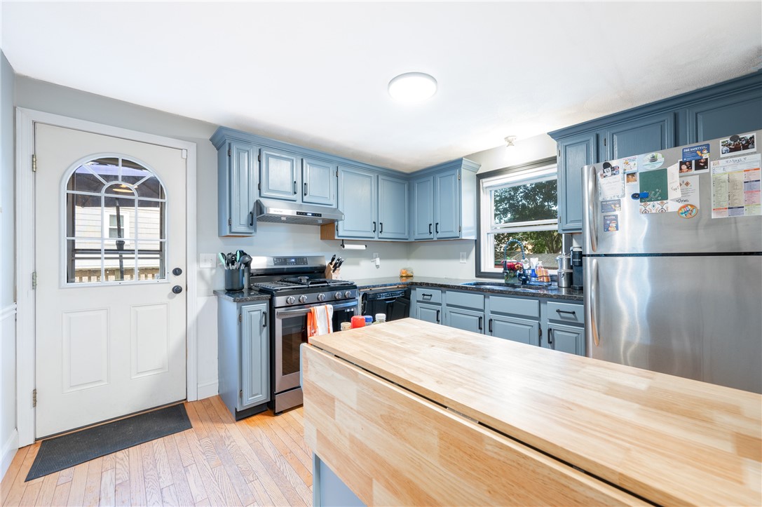 108 Fern Street Warwick, RI 02889 - Photo 6 of 31