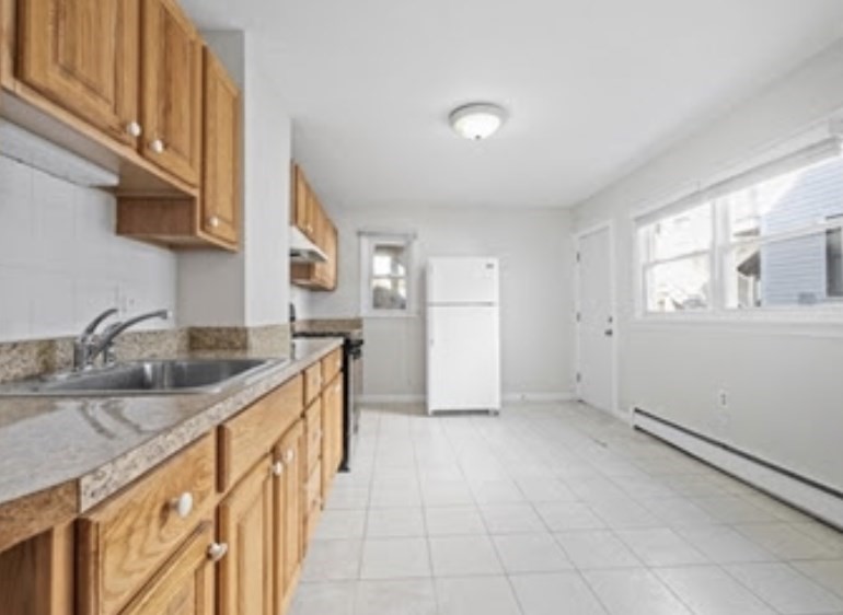 156 Lexington Street, Unit 1 Boston, MA 02128 - Photo 4 of 12 a kitchen that has a sink and a stove