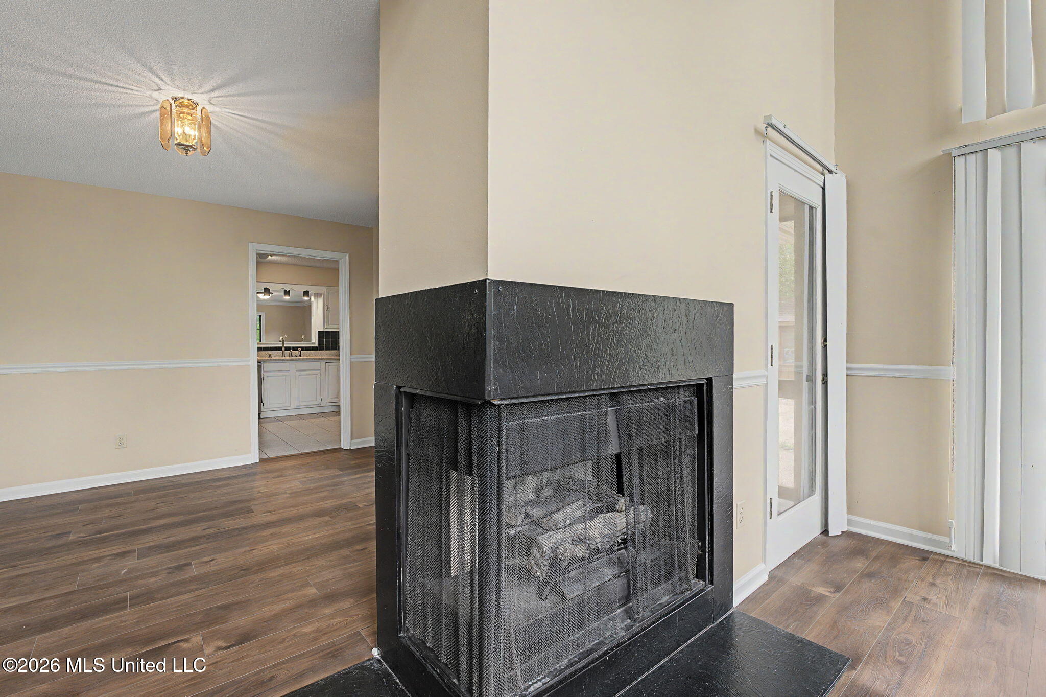 448 Oakley Road Senatobia, MS 38668 - Photo 13 of 61 Fireplace!