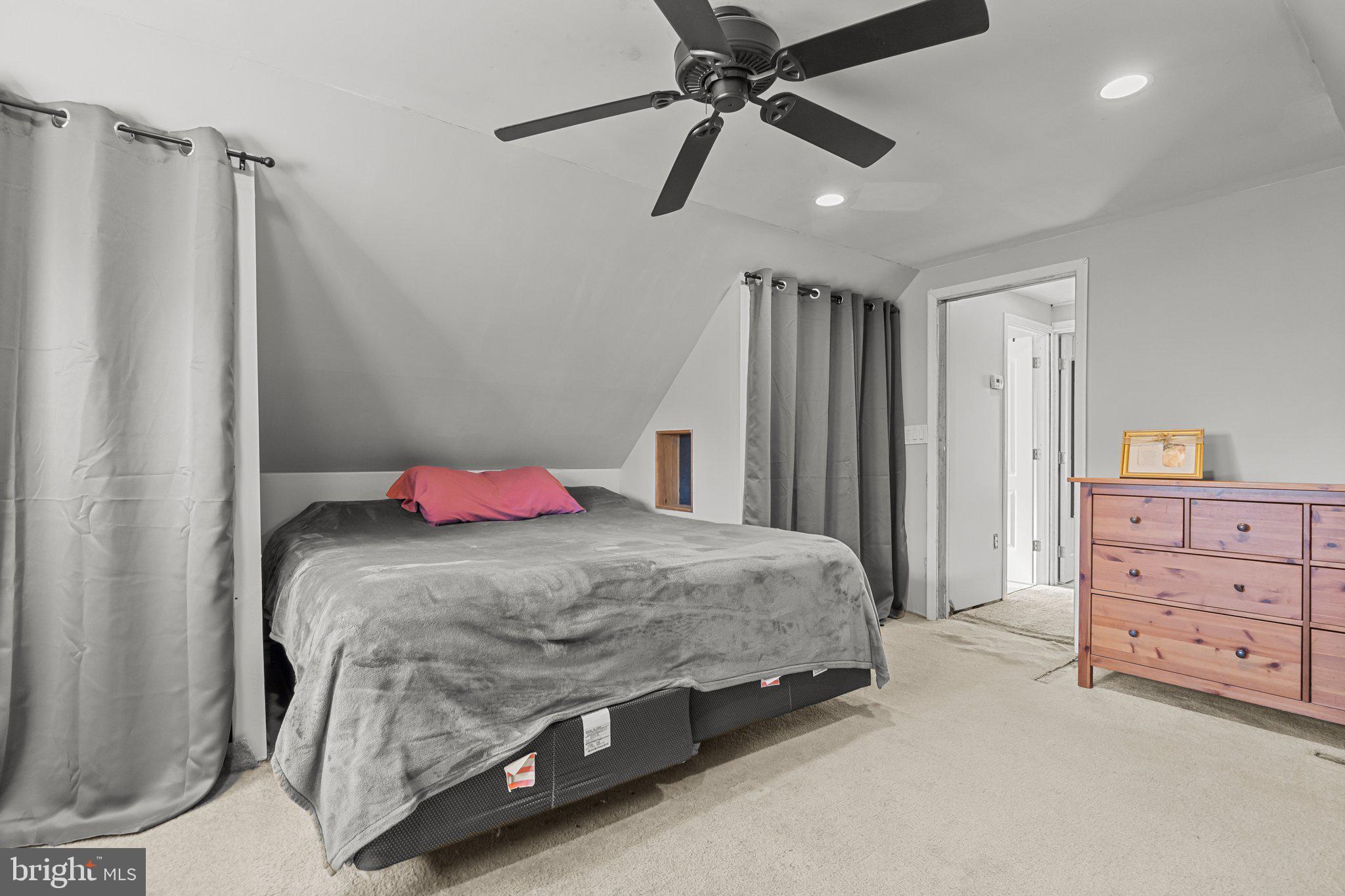 25 Queens Bridge Road Levittown, PA 19057 - Photo 16 of 22 Gallery Image 16