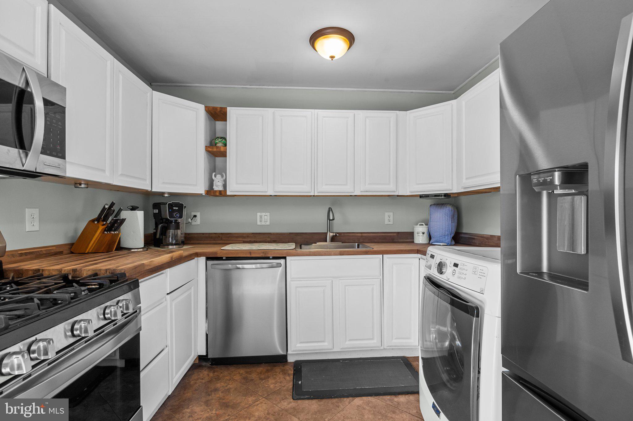 25 Queens Bridge Road Levittown, PA 19057 - Photo 8 of 22 Gallery Image 8