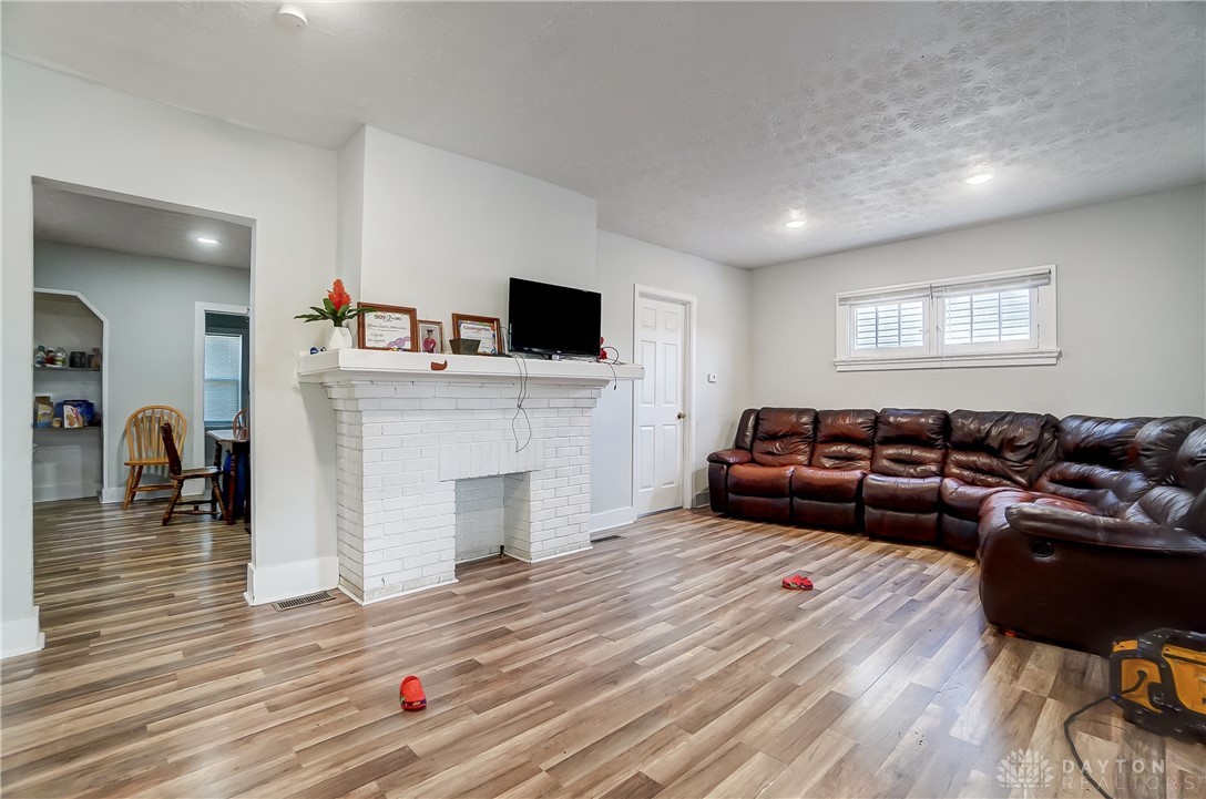 325 Roxbury Road Dayton, OH 45417 - Photo 3 of 17 Gallery Image 3
