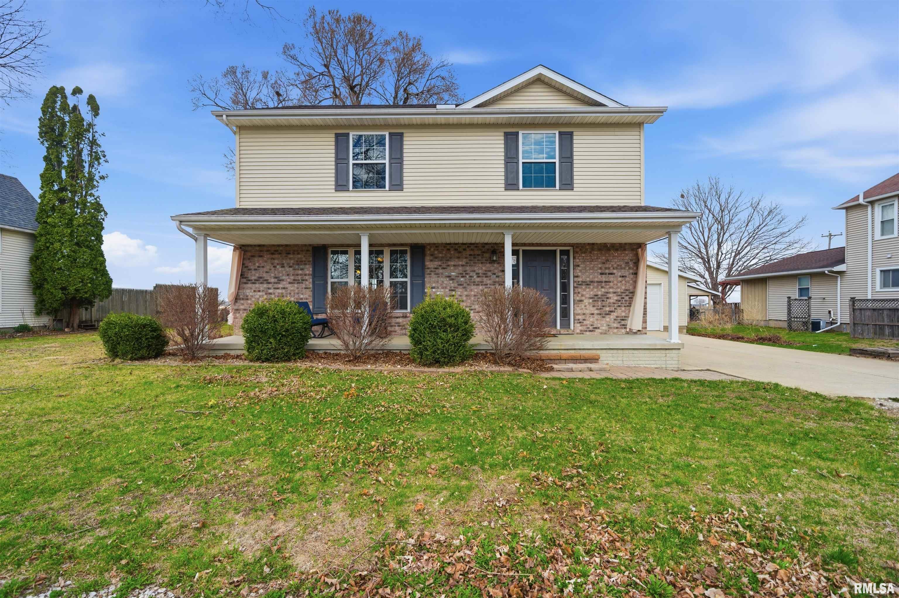 105 East Clinton Street Toulon, IL 61483 - Photo 1 of 28