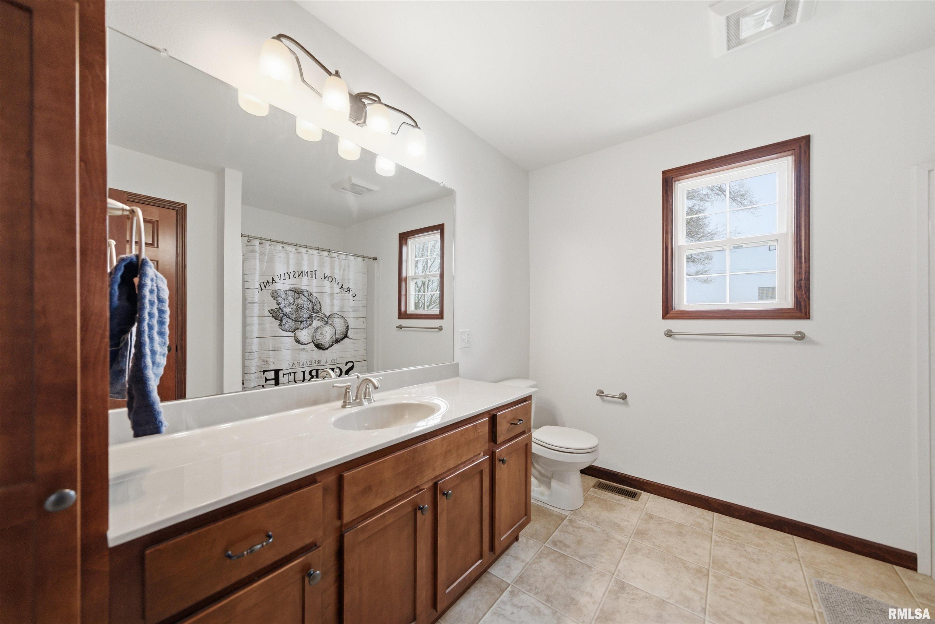 105 East Clinton Street Toulon, IL 61483 - Photo 16 of 28