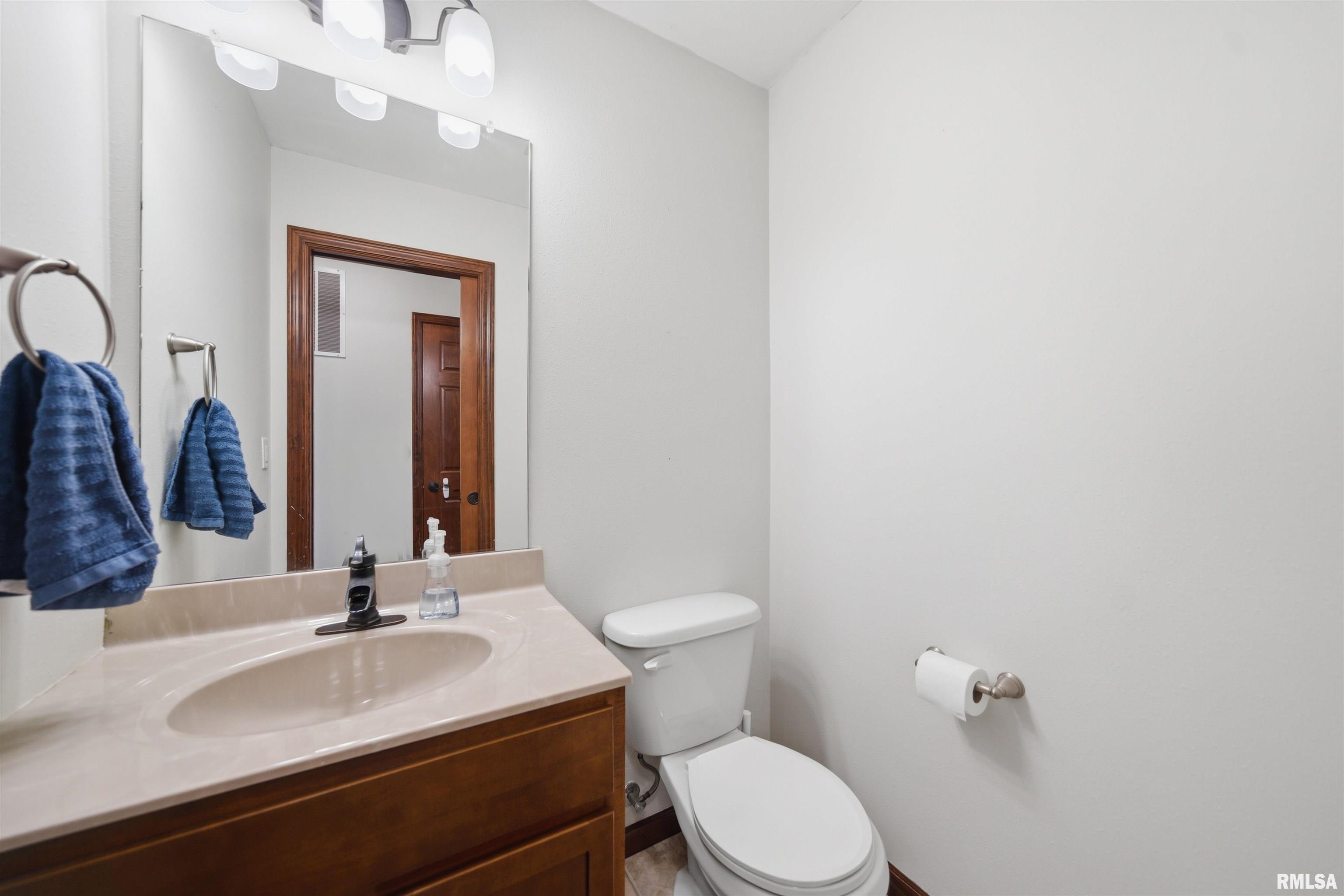105 East Clinton Street Toulon, IL 61483 - Photo 20 of 28