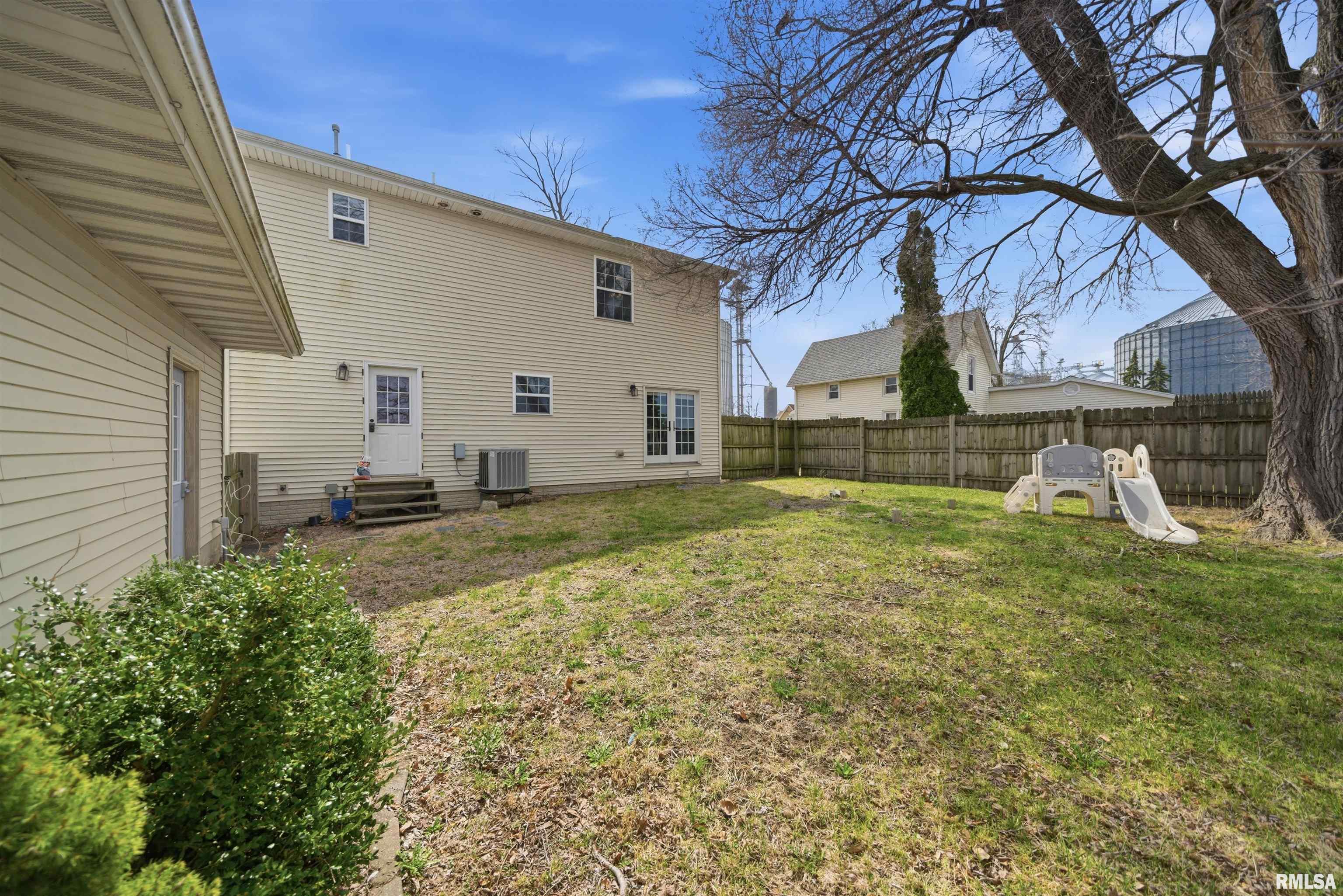 105 East Clinton Street Toulon, IL 61483 - Photo 26 of 28
