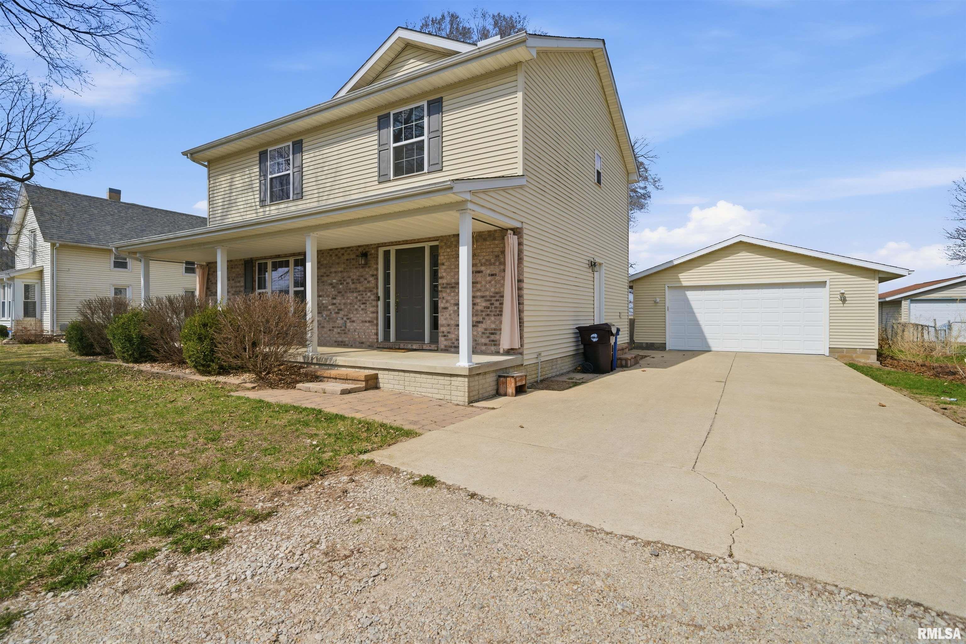 105 East Clinton Street Toulon, IL 61483 - Photo 3 of 28