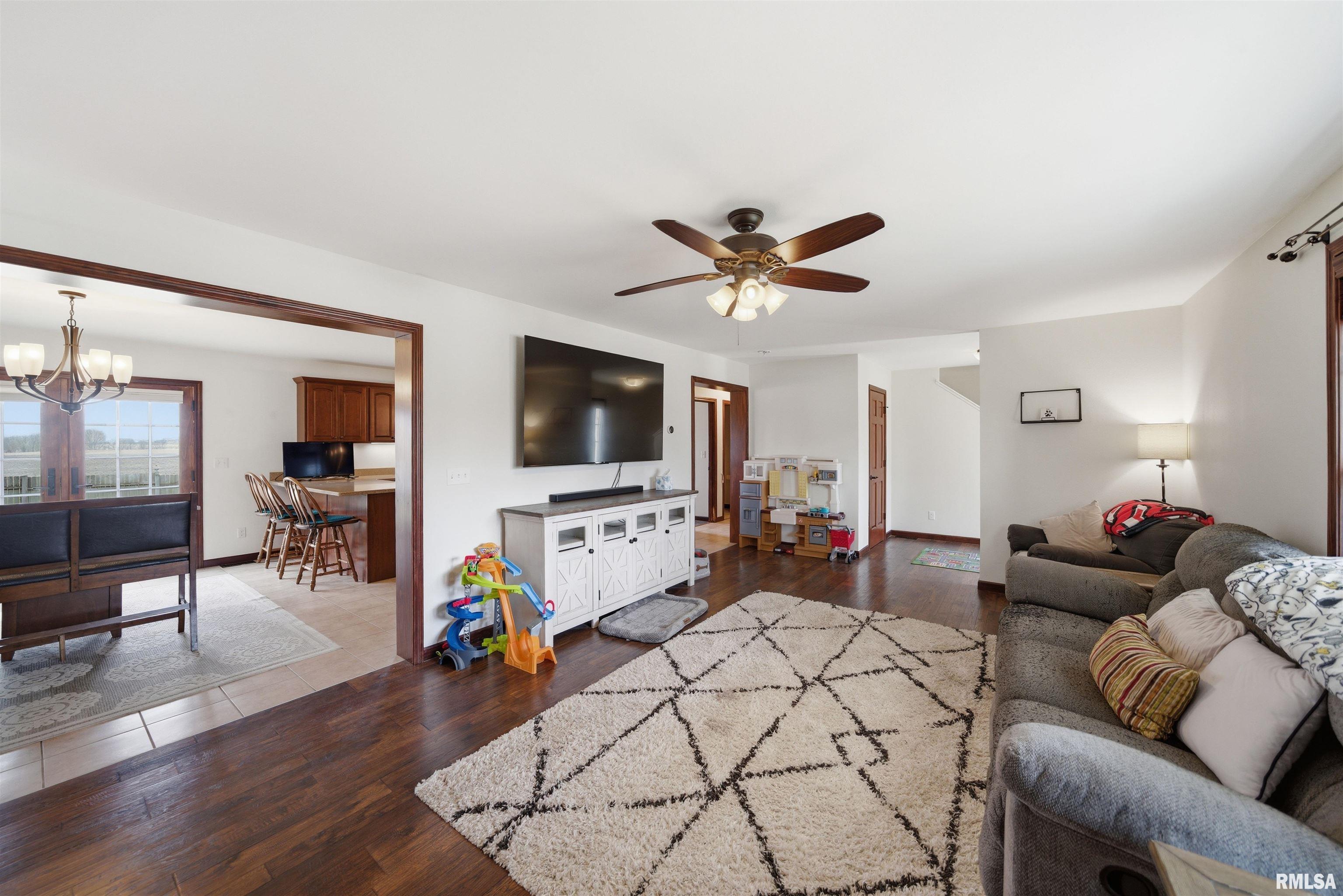 105 East Clinton Street Toulon, IL 61483 - Photo 6 of 28