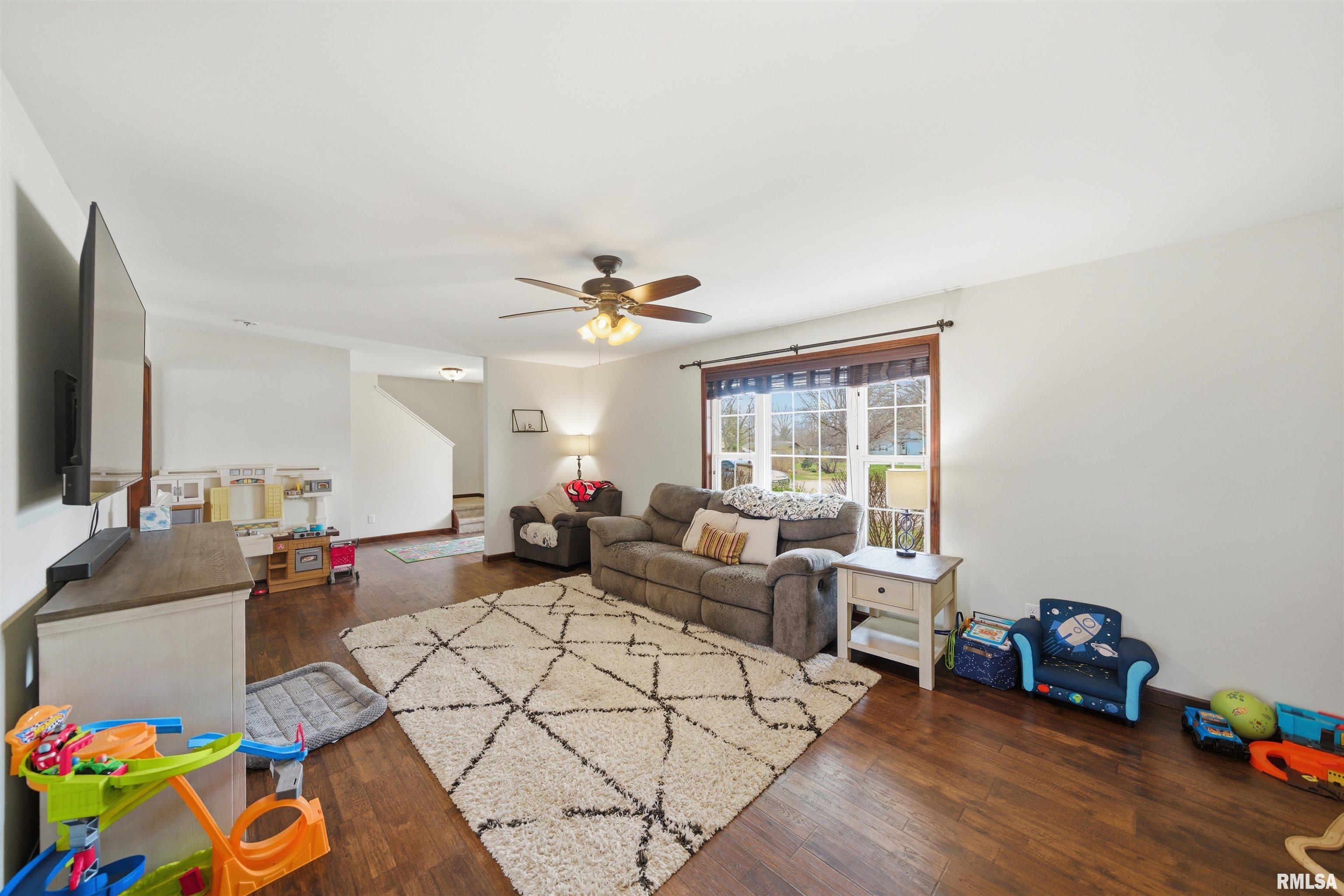 105 East Clinton Street Toulon, IL 61483 - Photo 7 of 28