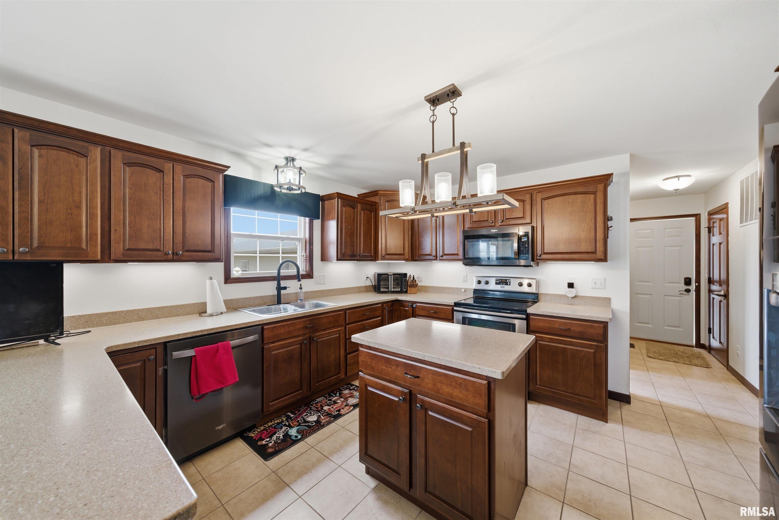 105 East Clinton Street Toulon, IL 61483 - Photo 8 of 28