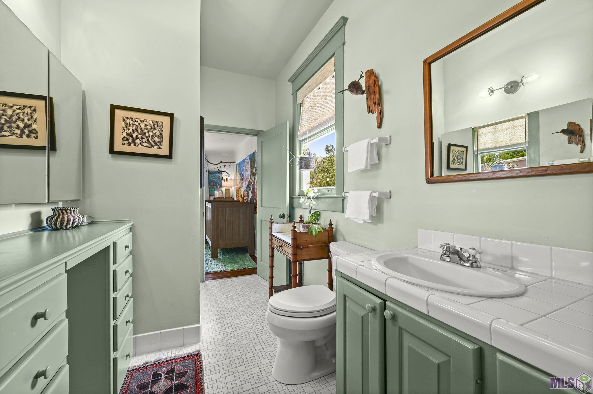 2247 Oleander Street Baton Rouge, LA 70806 - Photo 35 of 43 Upstairs Bathroom