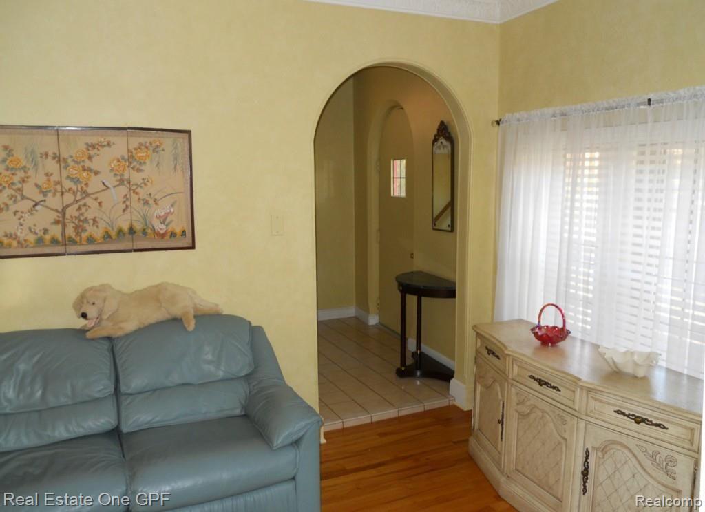 1617 Roslyn Road Grosse Pointe, MI 48236 - Photo 2 of 12 2 DSCN0411.jpg