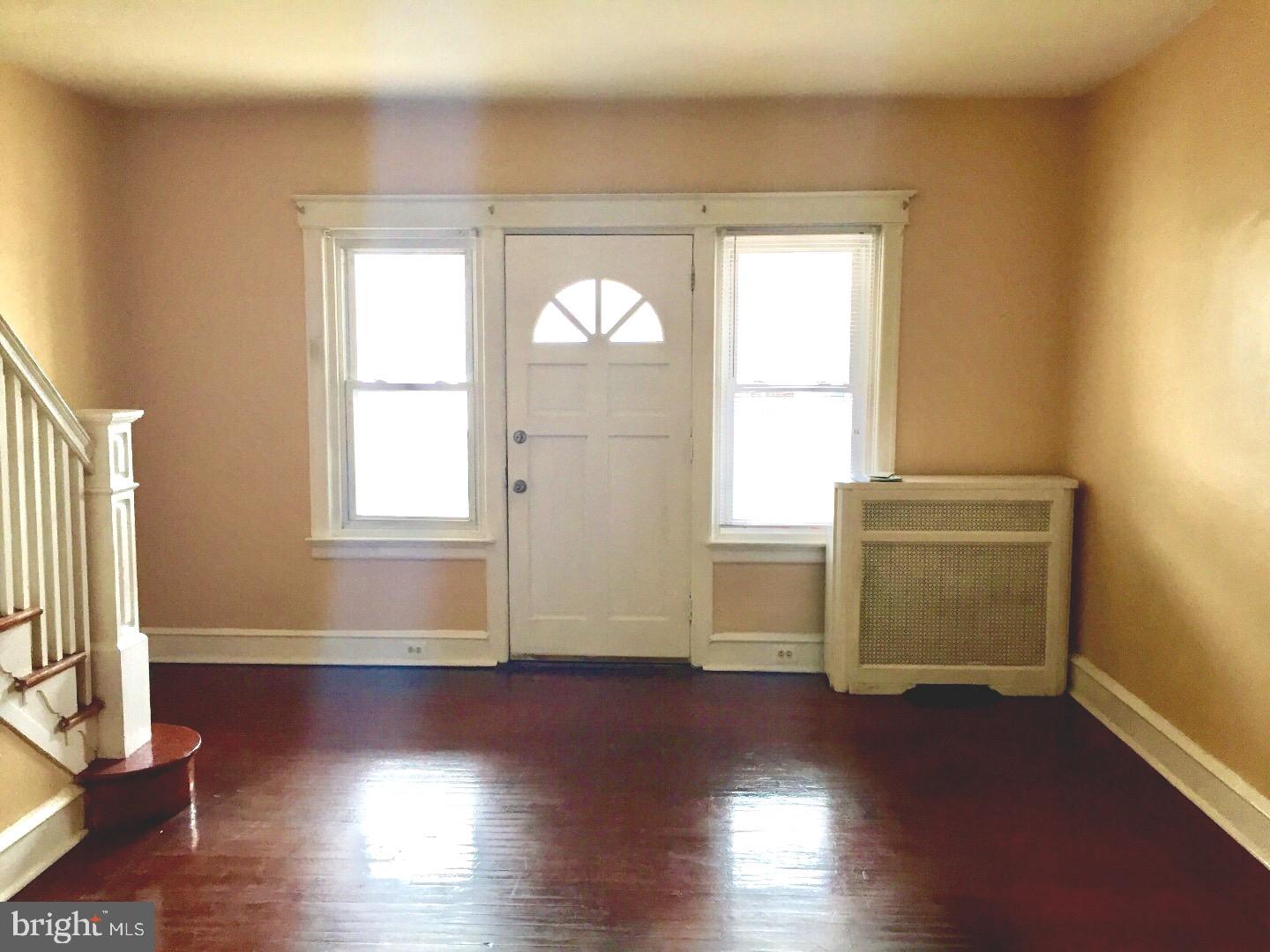 16 Golf Road Upper Darby, PA 19082 - Photo 3 of 19 Living Room