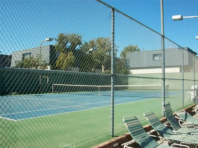 $3,125 | 18550 Hatteras Street, Unit 17, Tarzana, CA 91356