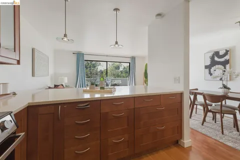 $330,000 | 5 Embarcadero West, Unit 126, Oakland, CA 94607