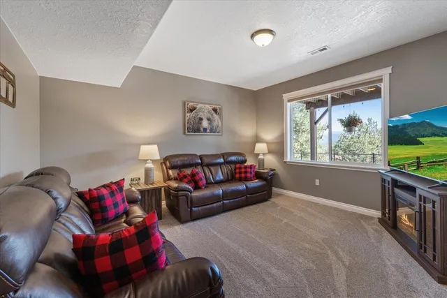 $1,040,000 | 7105 South Saddle Ridge Road, Spokane Valley, WA 99016