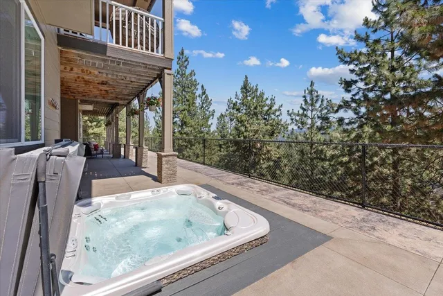 $1,040,000 | 7105 South Saddle Ridge Road, Spokane Valley, WA 99016