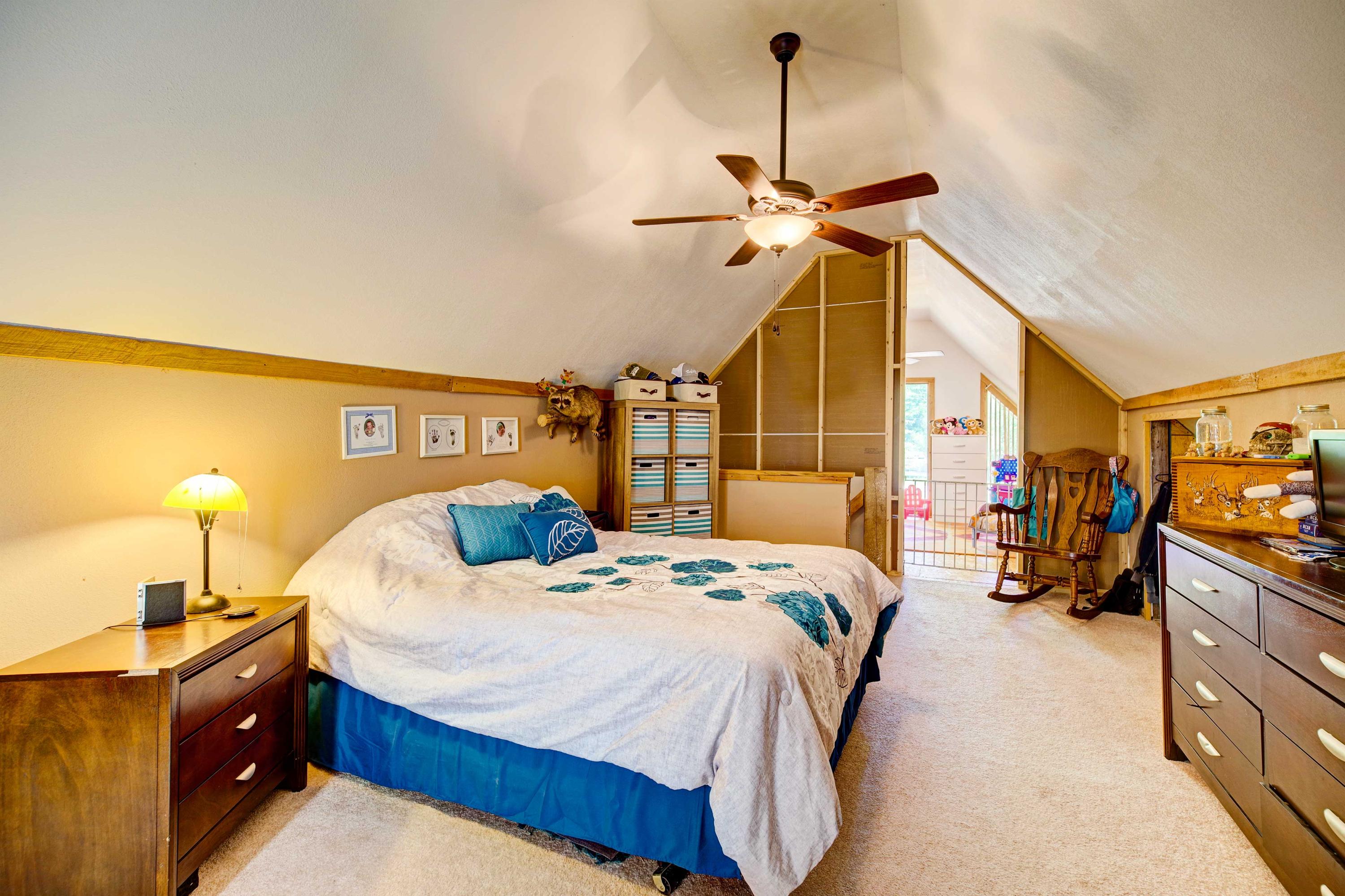 907 Lowes Branch Road La Follette, TN 37766 - Photo 11 of 31 Cabin1_Master2
