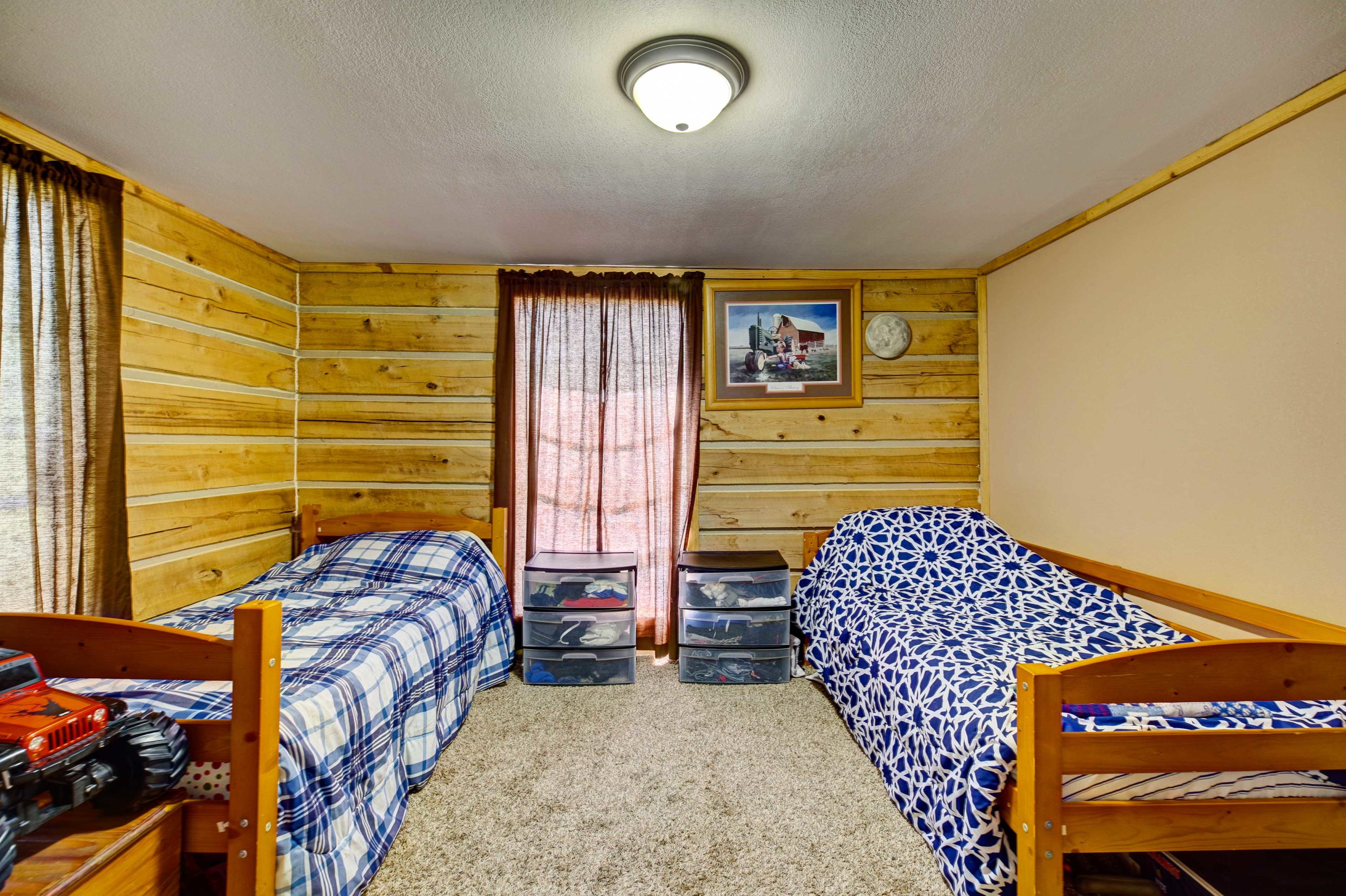 907 Lowes Branch Road La Follette, TN 37766 - Photo 12 of 31 Cabin1_Bedroom1_1