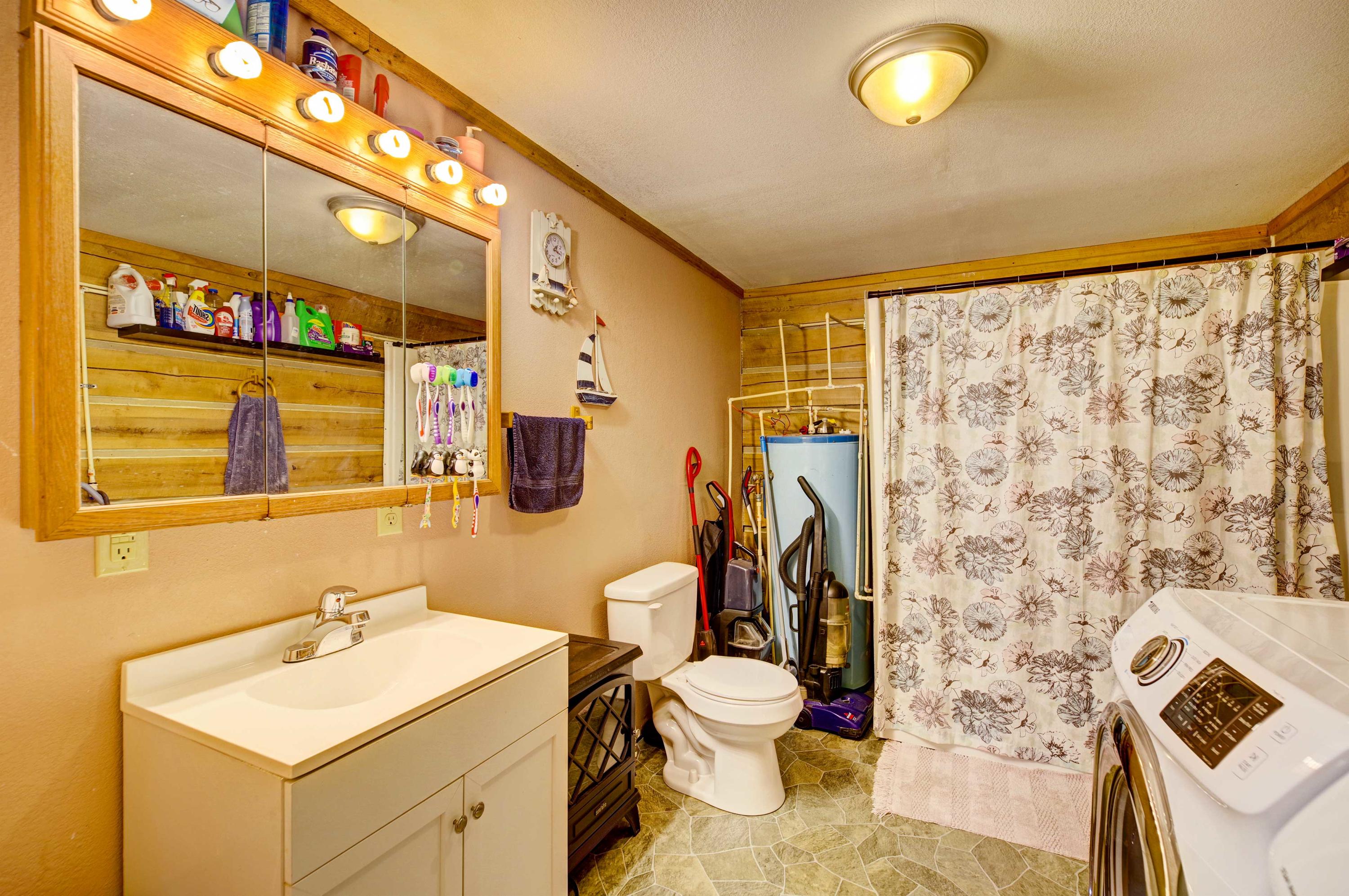 907 Lowes Branch Road La Follette, TN 37766 - Photo 13 of 31 Cabin1_Bathroom