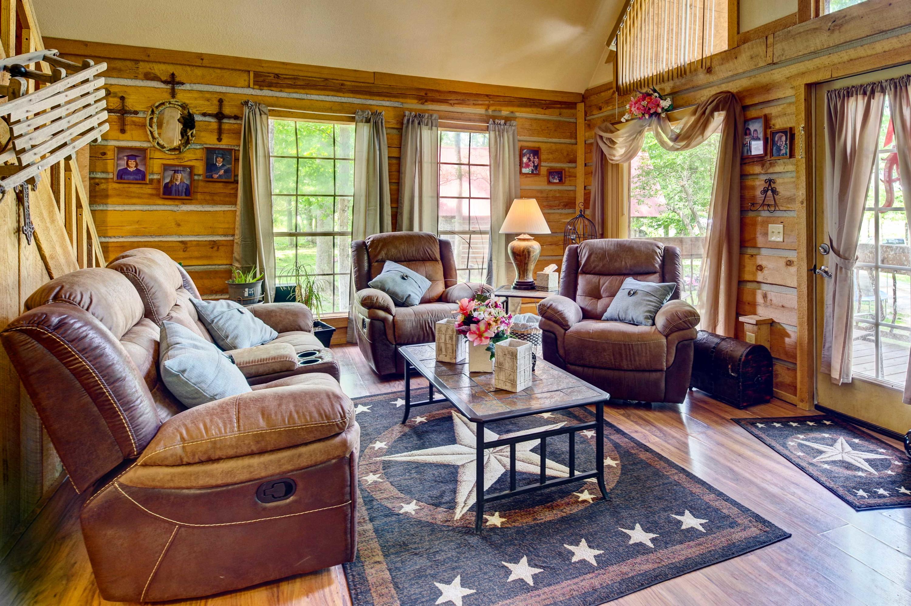 907 Lowes Branch Road La Follette, TN 37766 - Photo 21 of 31 Cabin2_Livingroom4