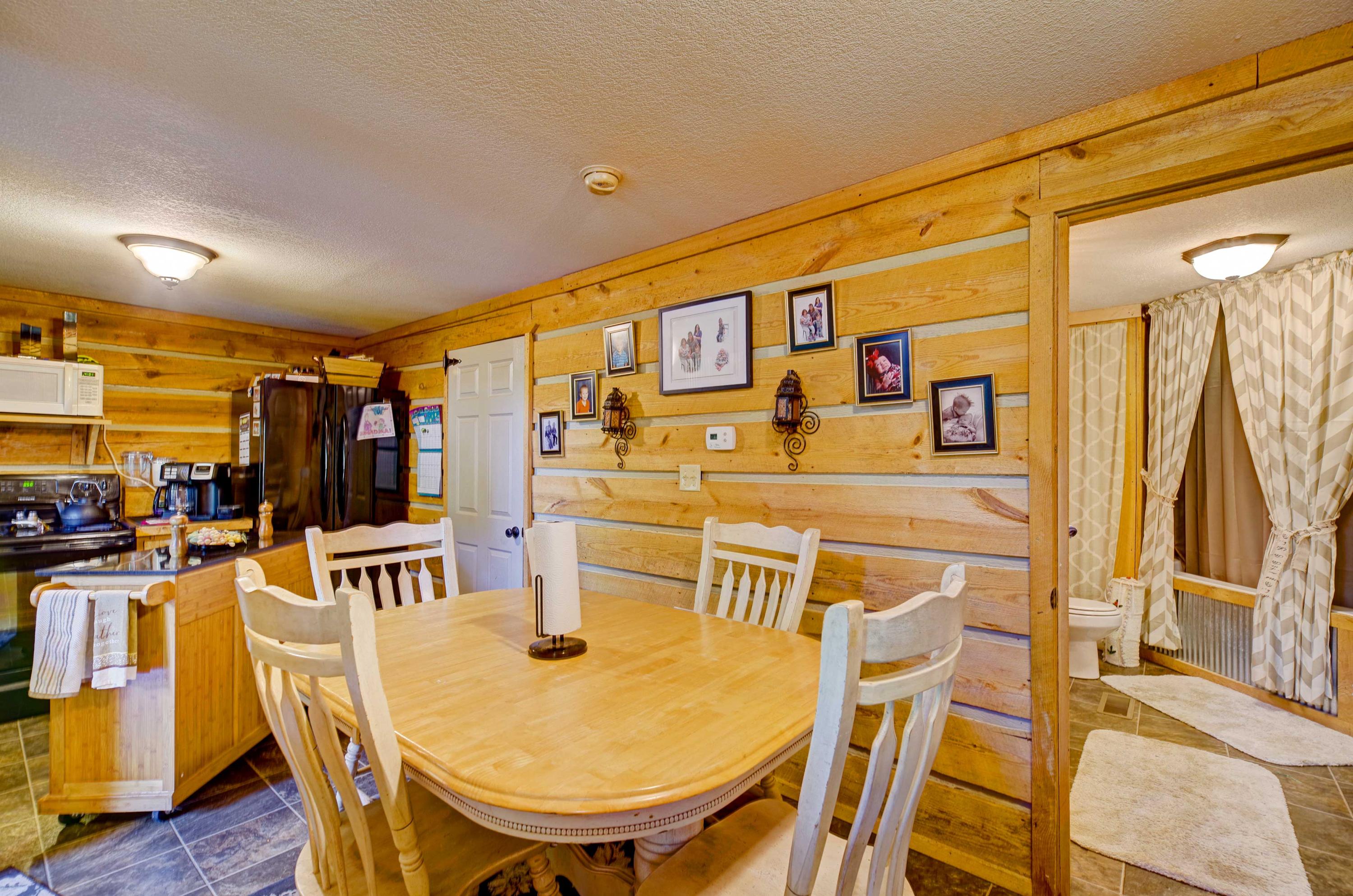 907 Lowes Branch Road La Follette, TN 37766 - Photo 26 of 31 Cabin2_Dinning2