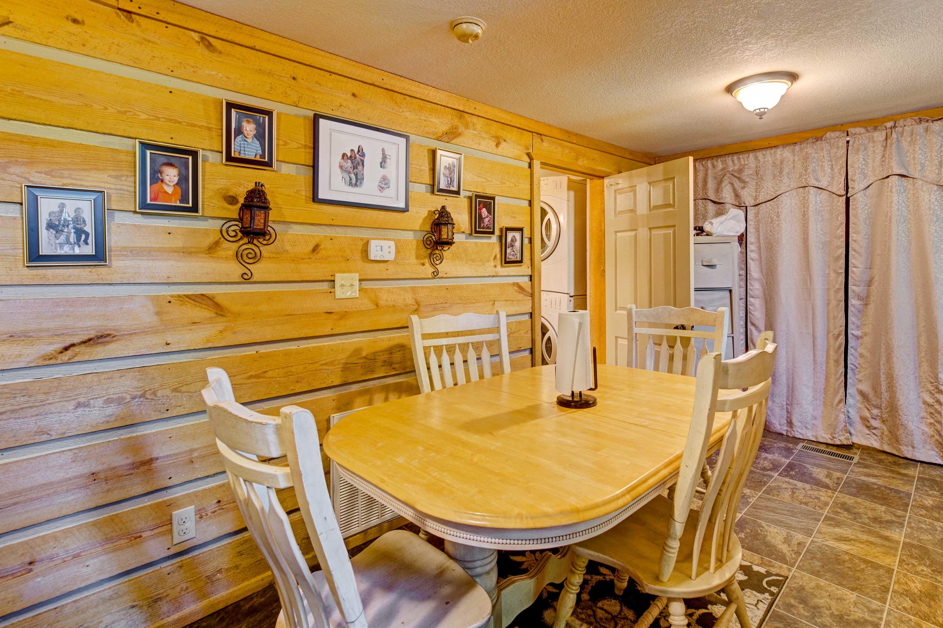907 Lowes Branch Road La Follette, TN 37766 - Photo 27 of 31 Cabin2_Dinning1