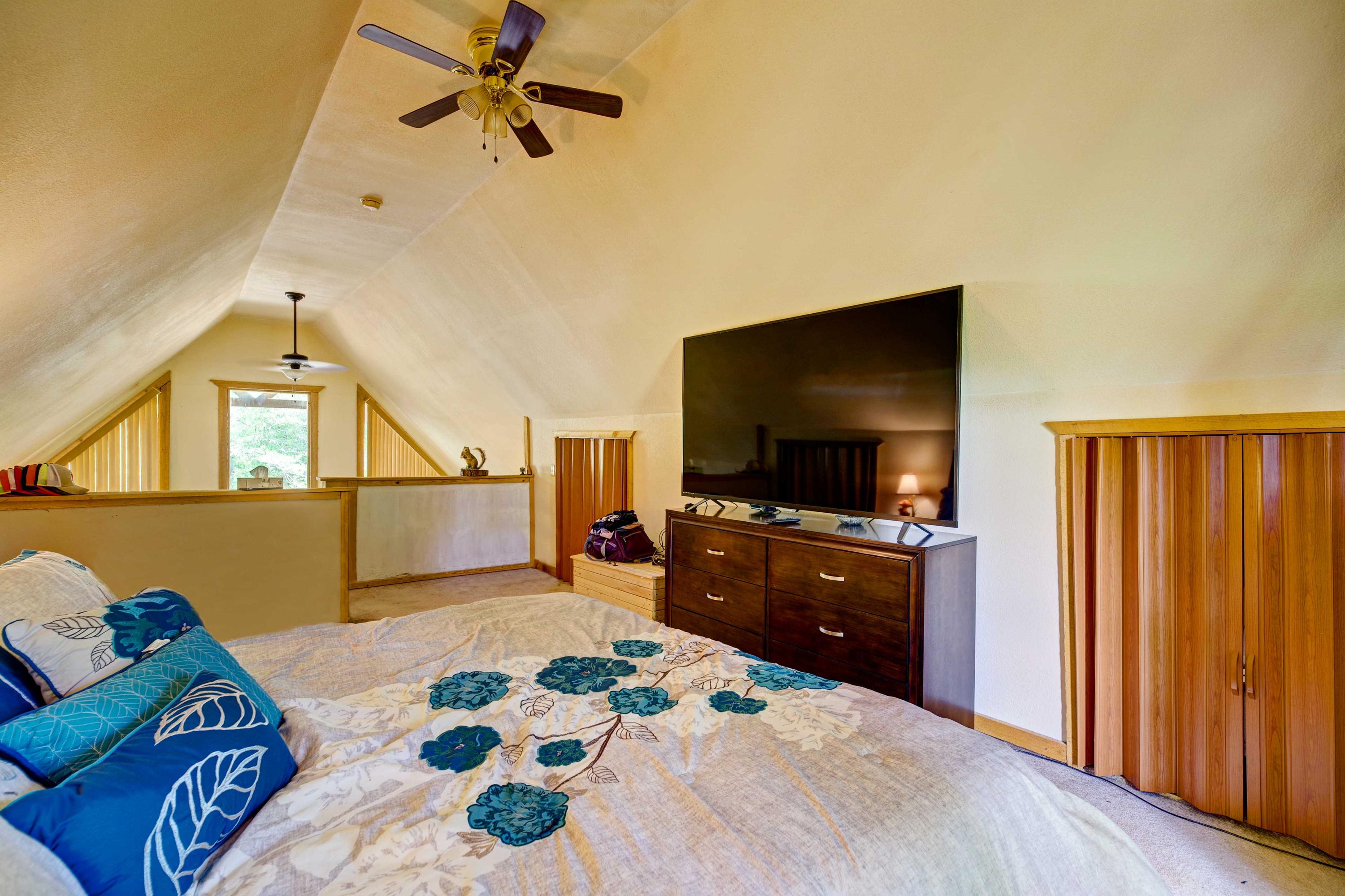 907 Lowes Branch Road La Follette, TN 37766 - Photo 29 of 31 Cabin2_Master2
