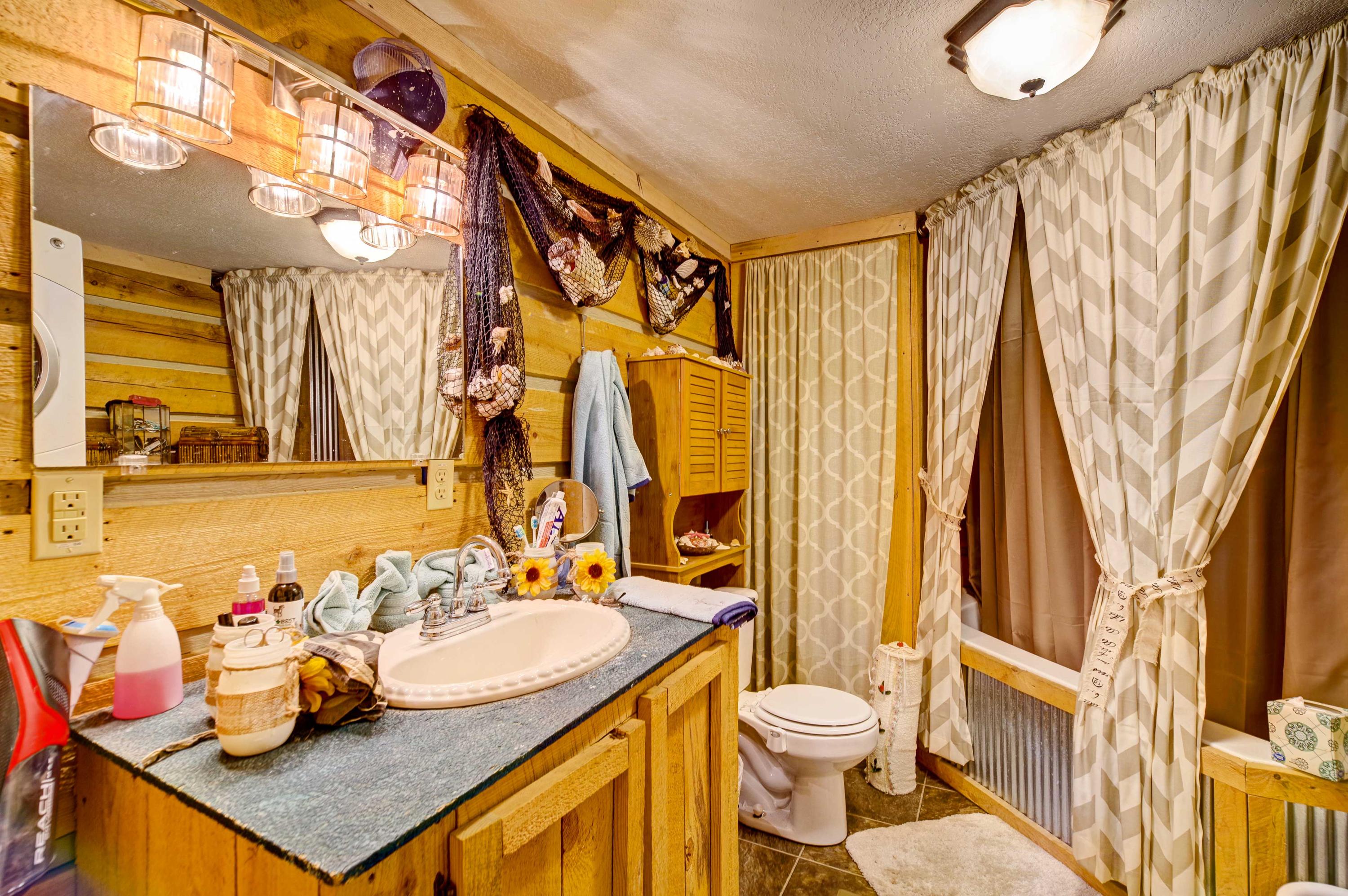 907 Lowes Branch Road La Follette, TN 37766 - Photo 30 of 31 Cabin2_Bathroom