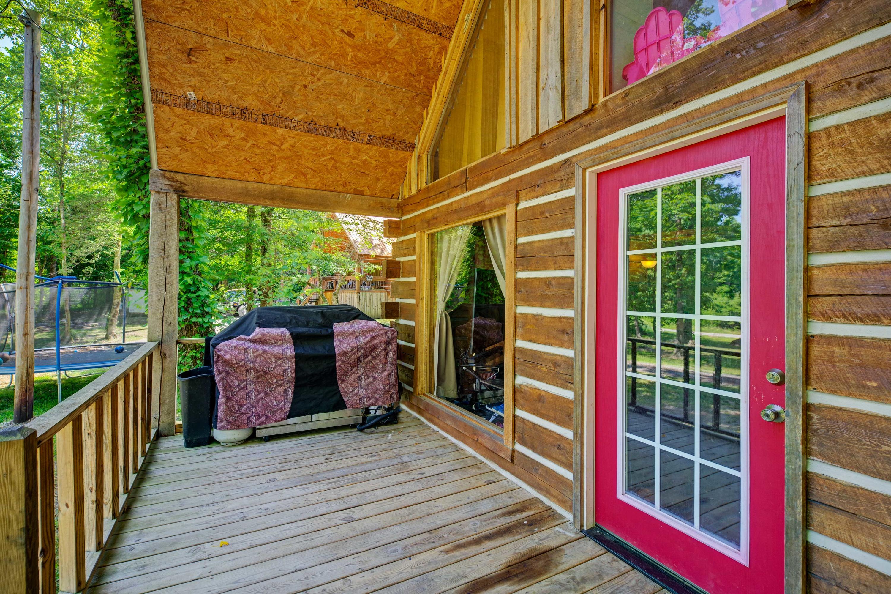 907 Lowes Branch Road La Follette, TN 37766 - Photo 4 of 31 Cabin1_Porch2