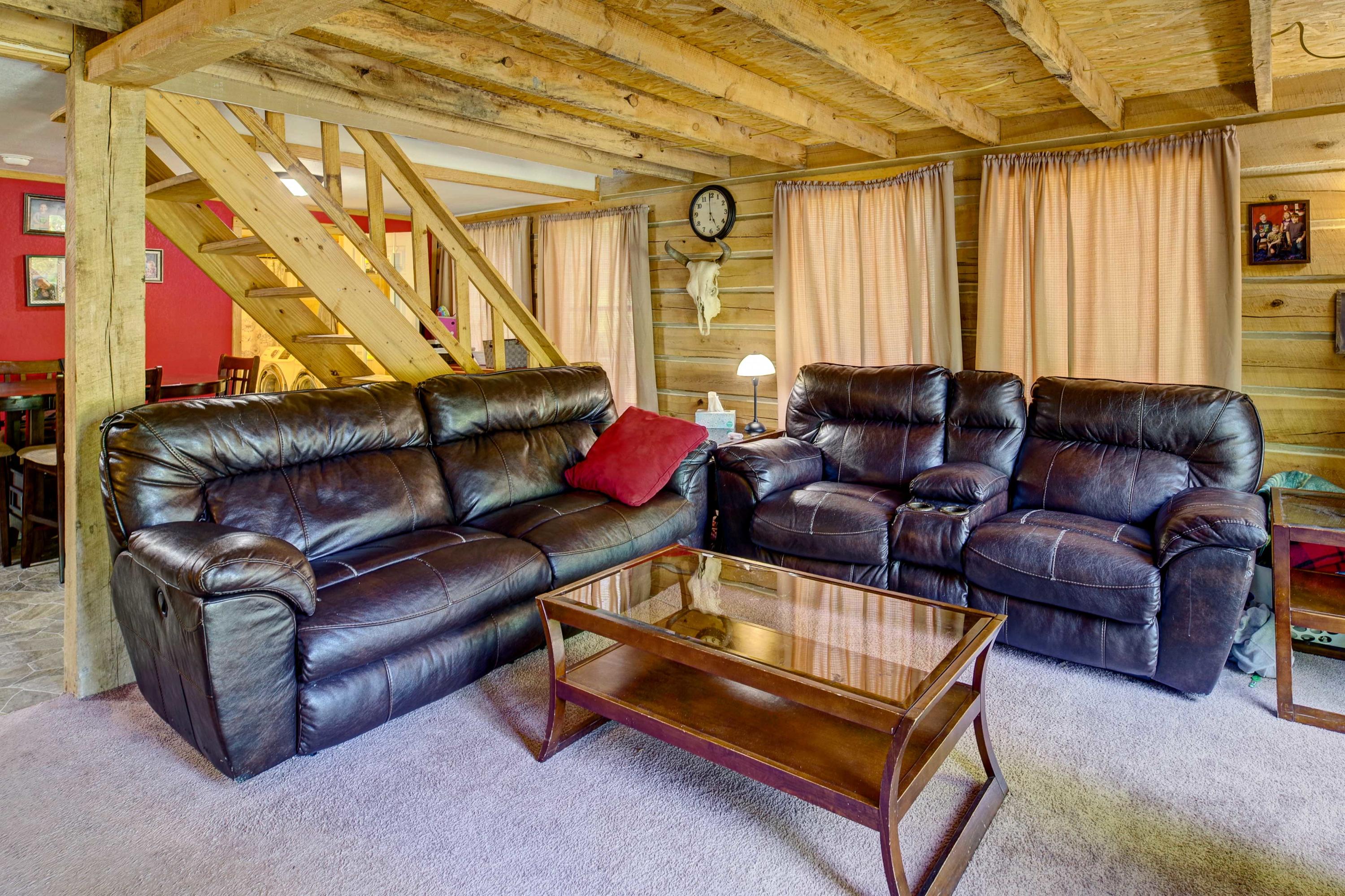 907 Lowes Branch Road La Follette, TN 37766 - Photo 6 of 31 Cabin1_Livingroom1