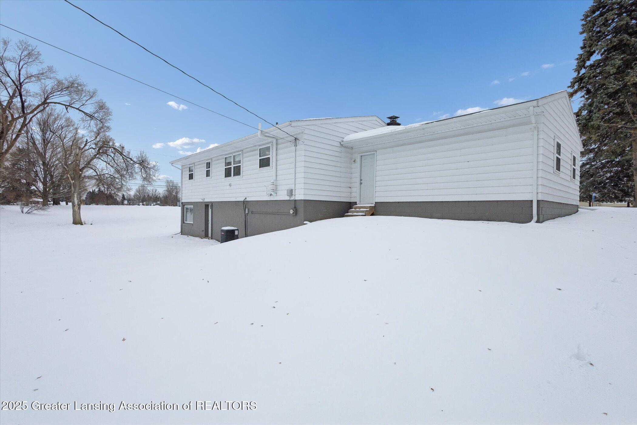 611 South Canal Road Lansing, MI 48917 - Photo 29 of 34 36-611 S Canal Rd Lansing, MI 48917-Win