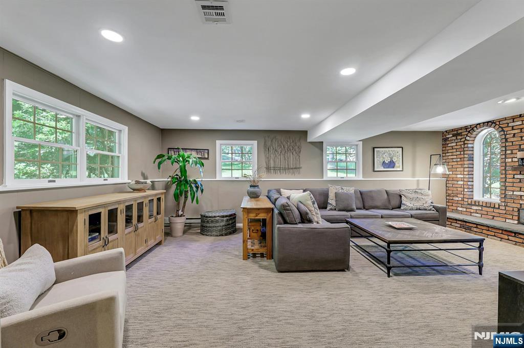 598 Whitenack Road River Vale, NJ 07675 - Photo 5 of 41