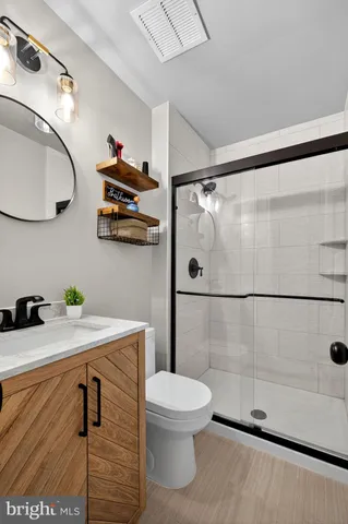 a bench is sitting in front of a building